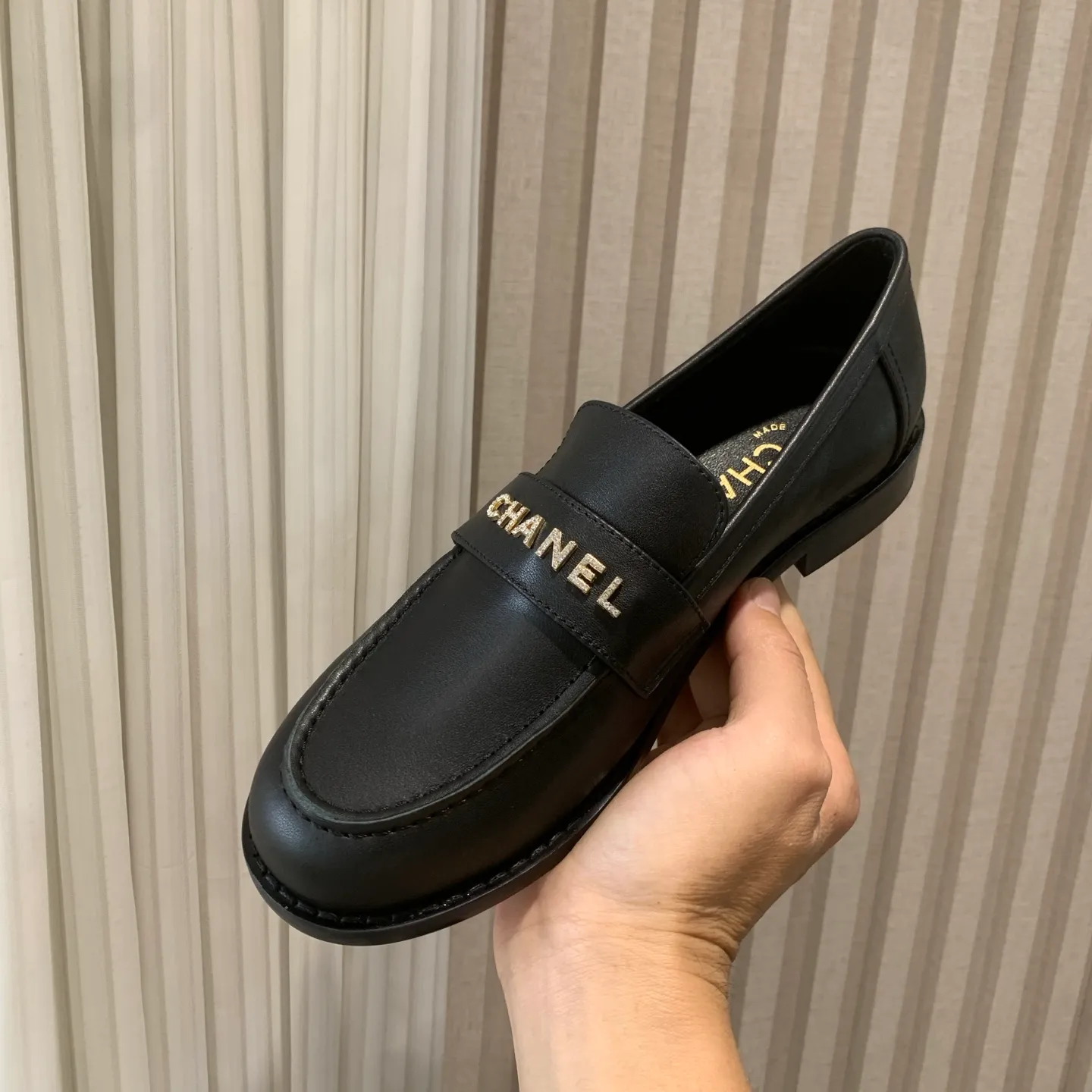 👟👟Ex-factory price 640👟👟 🍀2025 spring and summer new Chanel Chanel small diamond buckle monogram Loaf lazy half-slippers, which can be worn all year round. No matter when you wear them, they are very high-end and durable. When shopping, you can attract attention on the street! Easily travel between commuting and leisure occasions, becoming a carefree fashionable and elegant woman~ Upper: cowhide/butter Lining: lambskin Sole: Italian genuine leather outsole Size: 35-39 (40/41 customized, non-refundable and non-exchangeable 👉